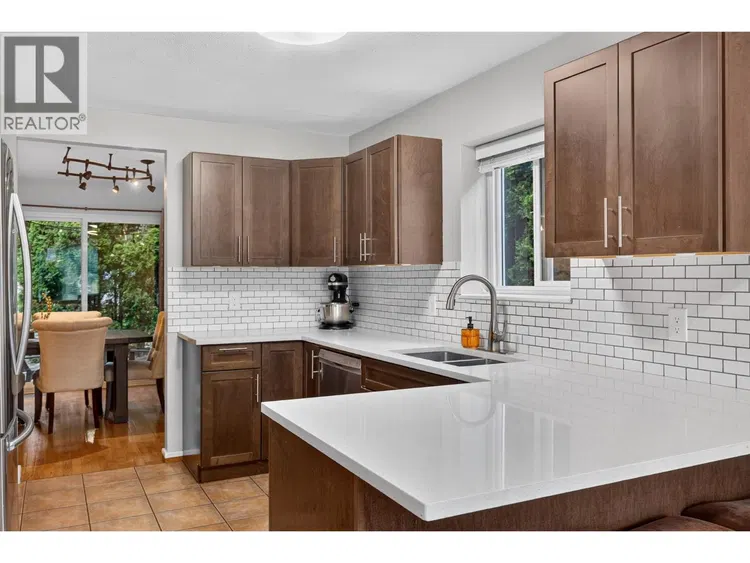 Photo 5 of 39 at #10 – 1853 Edgehill Avenue