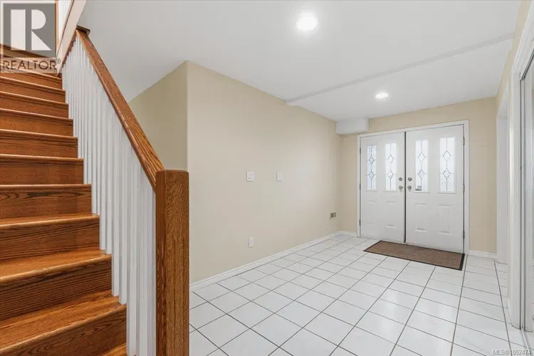 Photo 4 of 39 at 6439 Nidri Place
