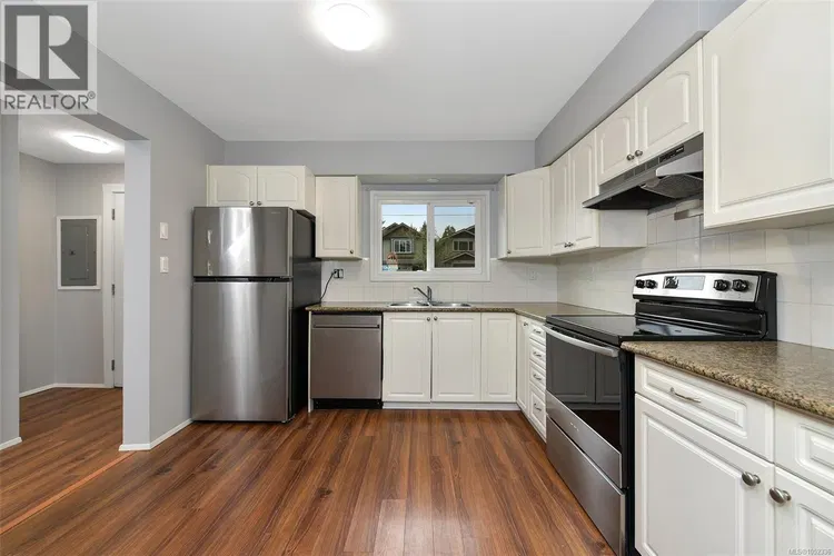 Photo 5 of 26 at 952 Glen Willow Place