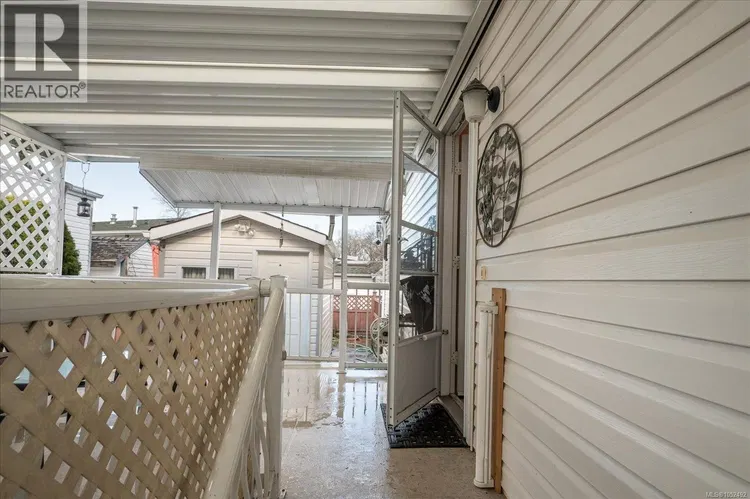Photo 4 of 10 at 1839 Valley Oak Drive