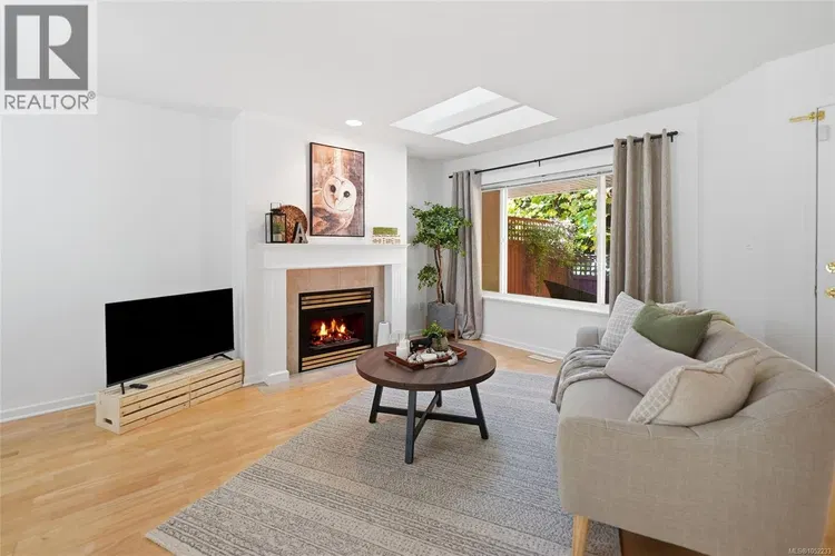 Photo 3 of 34 at #9 – 850 Arbutus Street