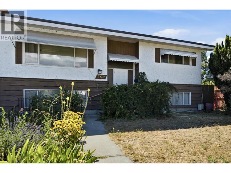 Photo 5 of 21 at 766 Coopland Crescent