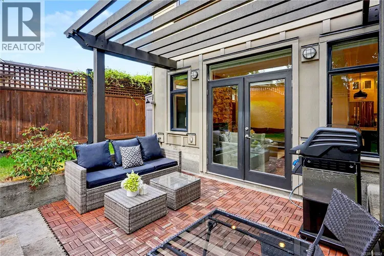 Photo 5 of 35 at #4 – 2622 Shelbourne Street