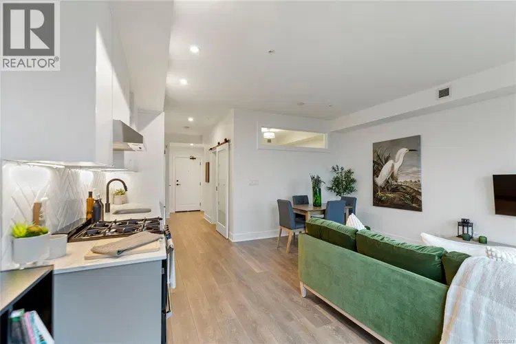Photo 5 of 52 at #205 – 1114 Samar Crescent