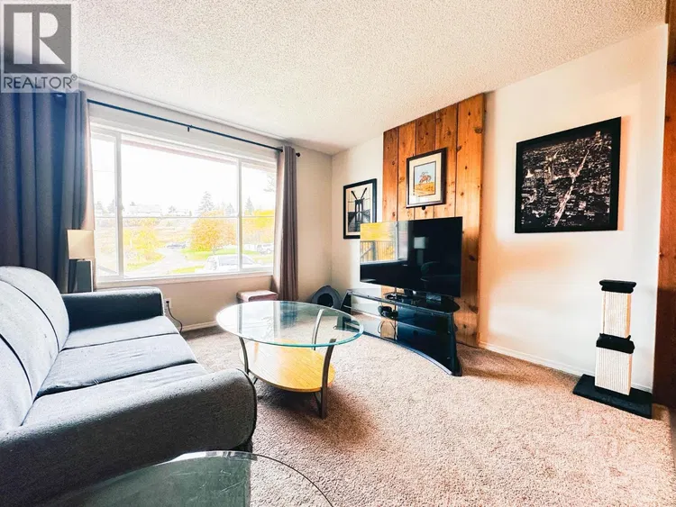 Photo 5 of 32 at 328 1ST Avenue