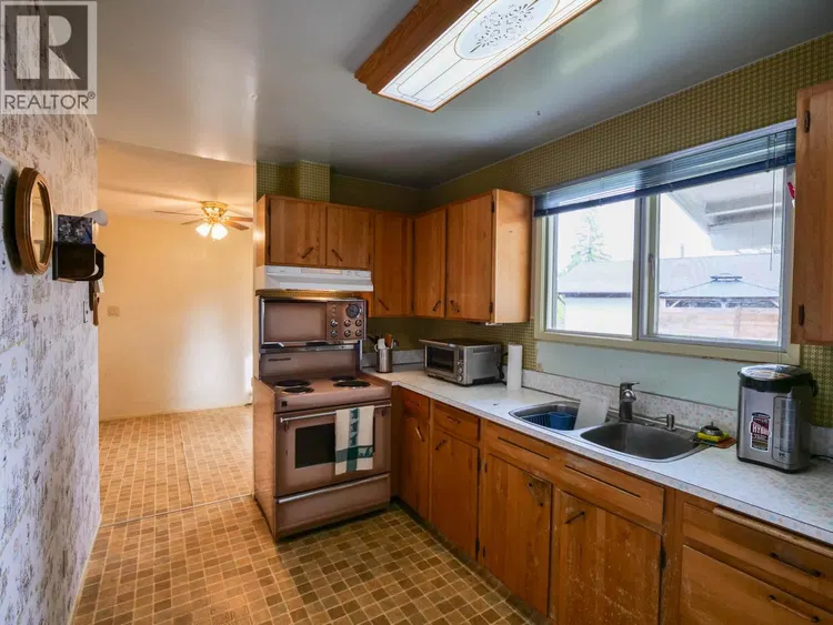 Photo 4 of 40 at 510 PINCHBECK Street