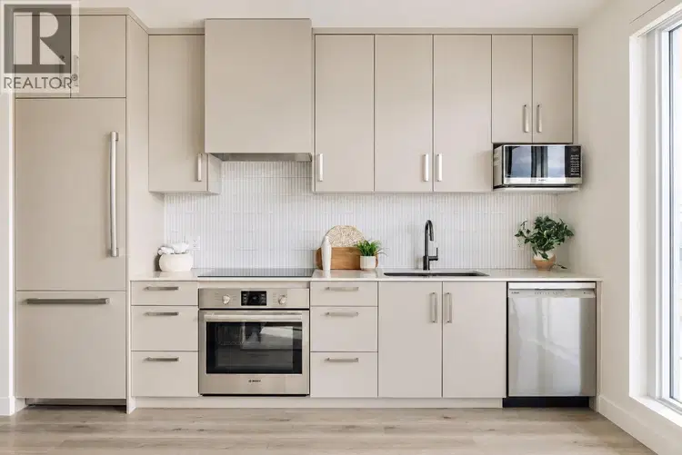 #615 – 3300 Lakeshore Road