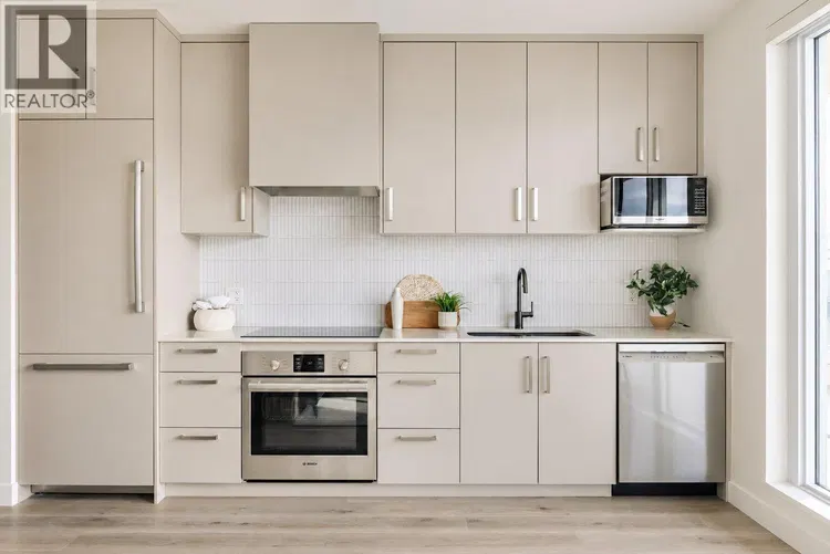 Photo 1 of 31 at #615 – 3300 Lakeshore Road