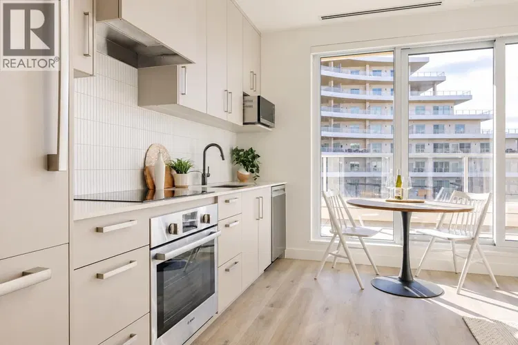 Photo 2 of 31 at #615 – 3300 Lakeshore Road