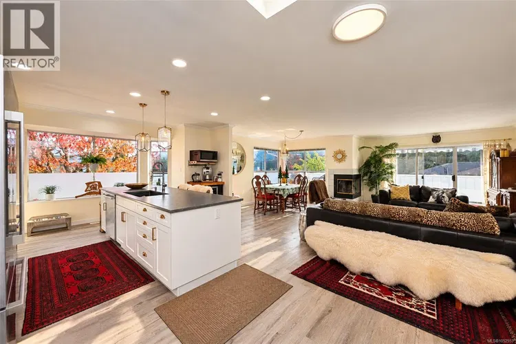 Photo 2 of 41 at 3601 Arbutus Drive