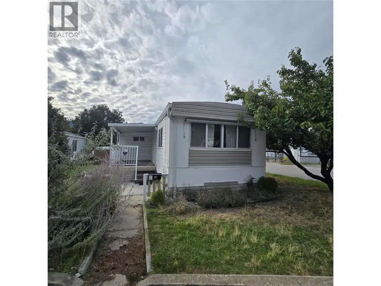 Photo 1 of 13 at #16 – 197 Dauphin Avenue