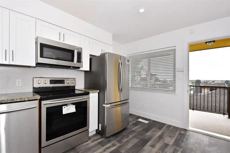 Photo 4 of 19 at 776 E 63rd Avenue