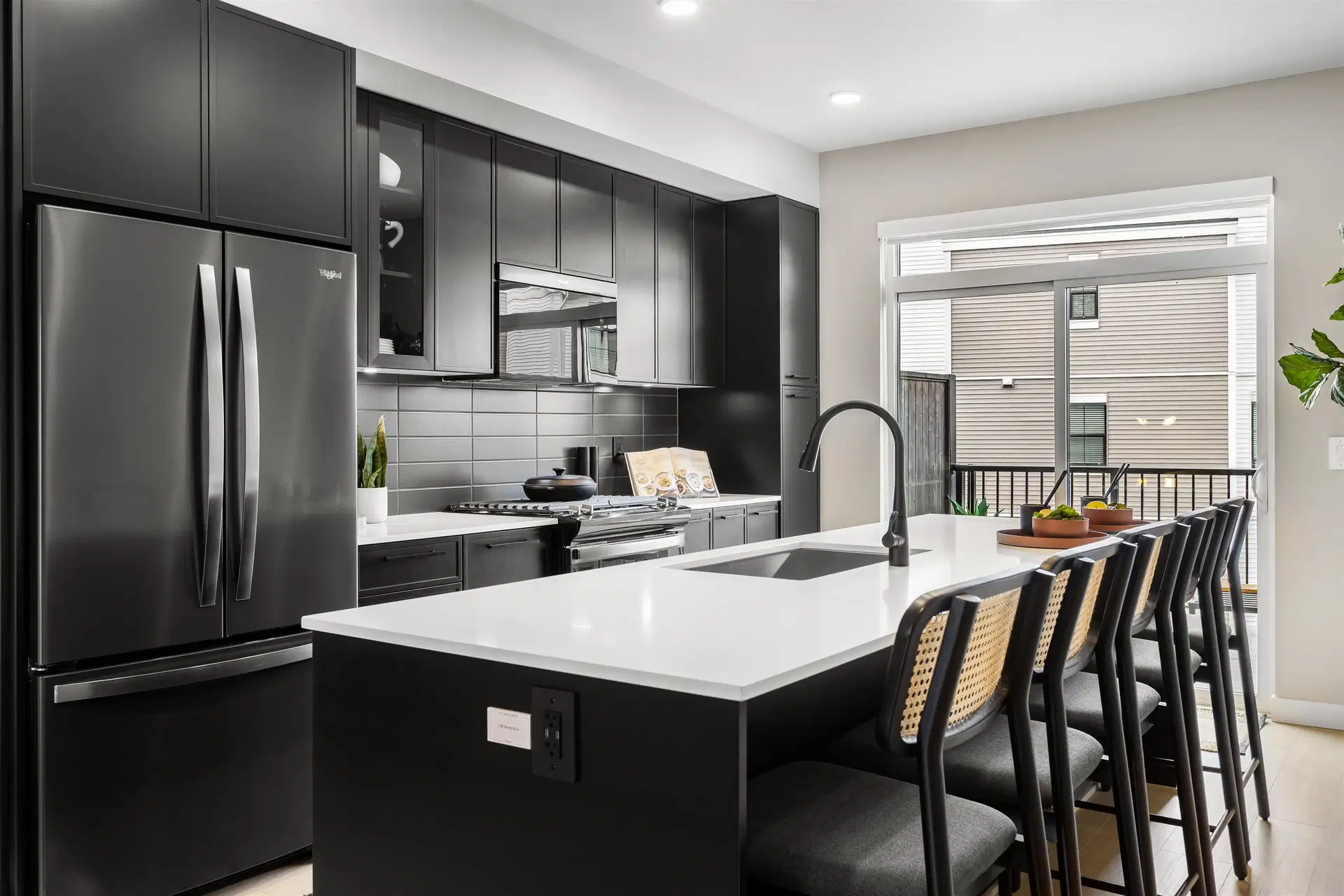 #48 – 2891 Montrose Avenue