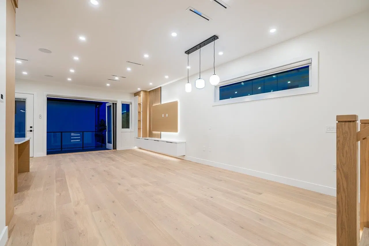 Photo 5 of 36 at #2 – 6740 Canada Way
