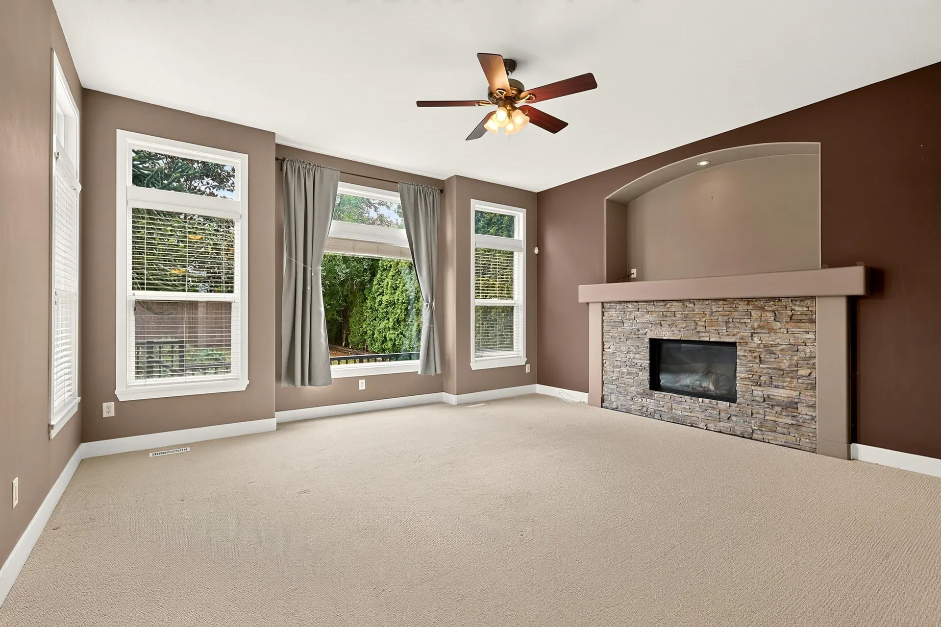 Photo 4 of 38 at 14822 59a Avenue
