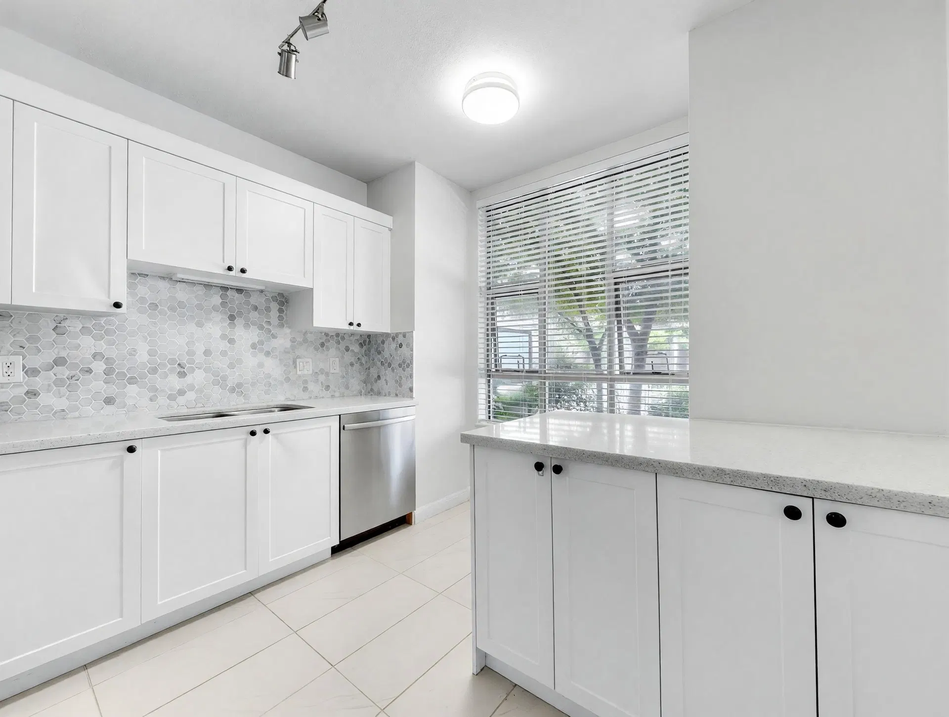 Photo 3 of 14 at 8268 Saba Road