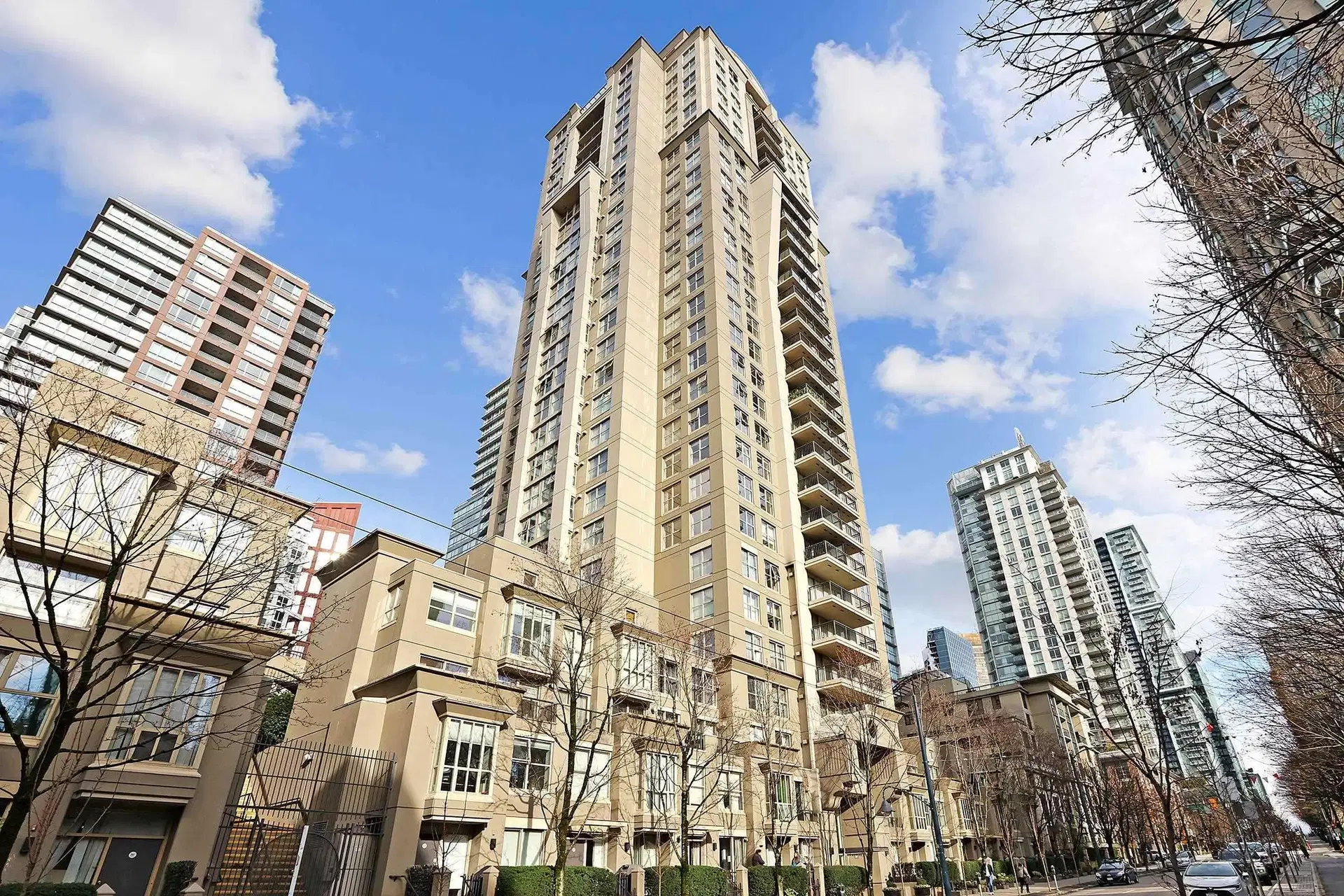 #2001 – 969 Richards Street