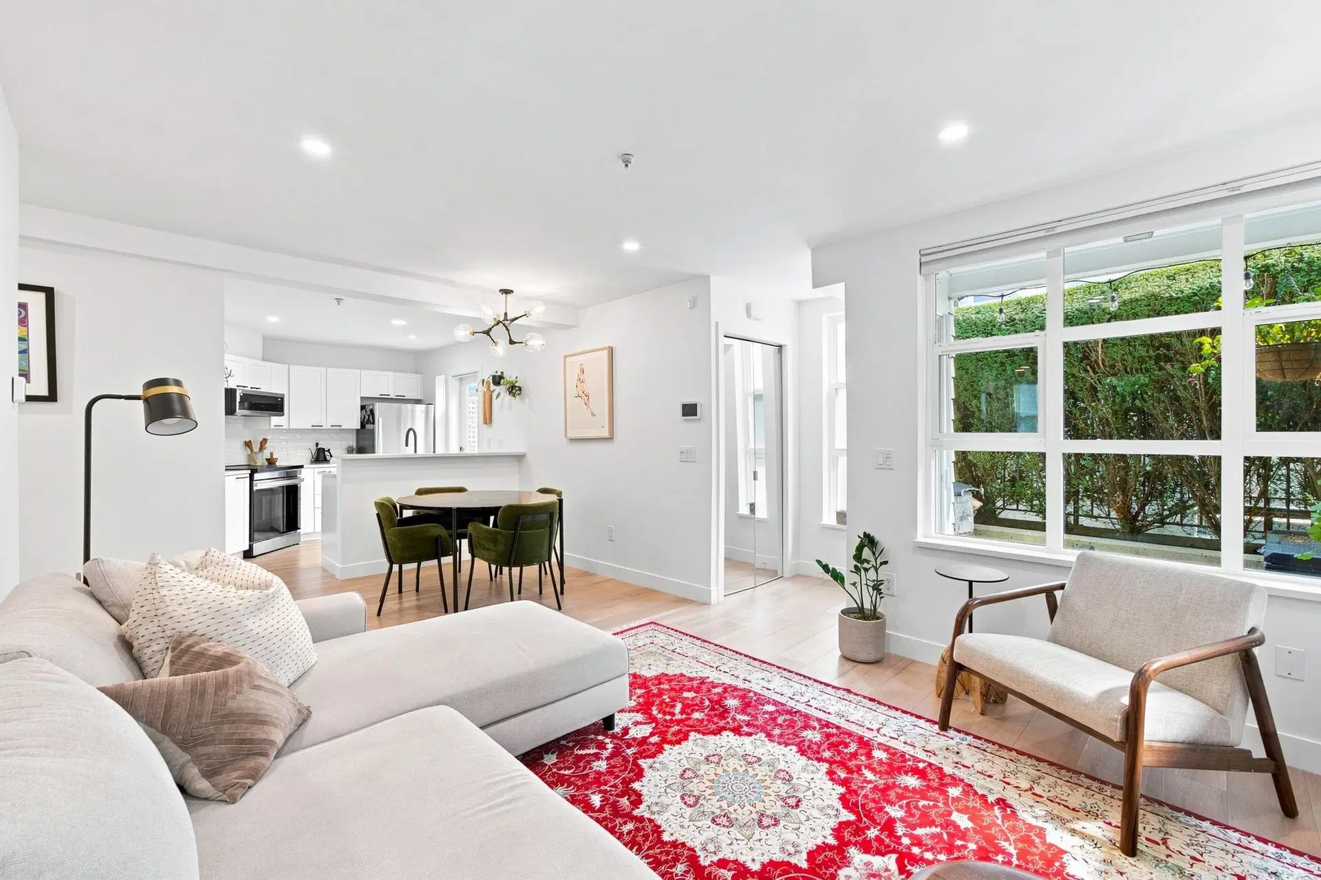 #101 – 657 7th Avenue