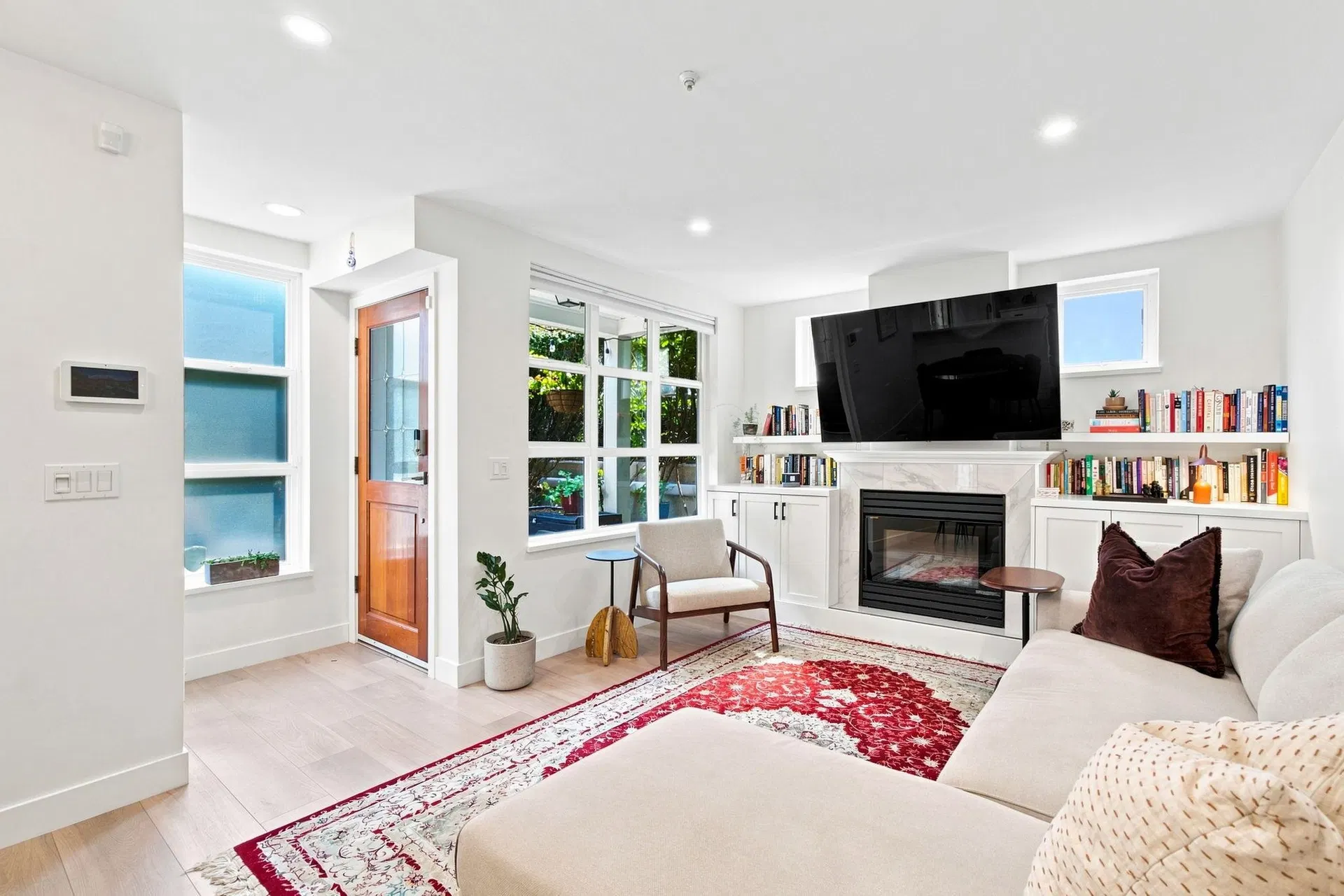 Photo 2 of 31 at #101 – 657 W 7th Avenue