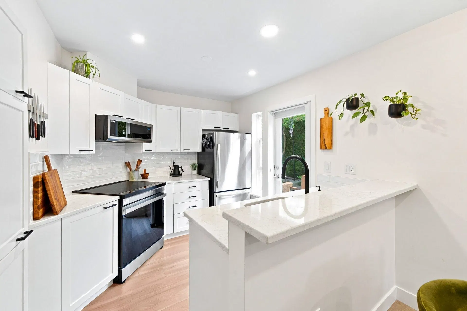 Photo 3 of 31 at #101 – 657 W 7th Avenue