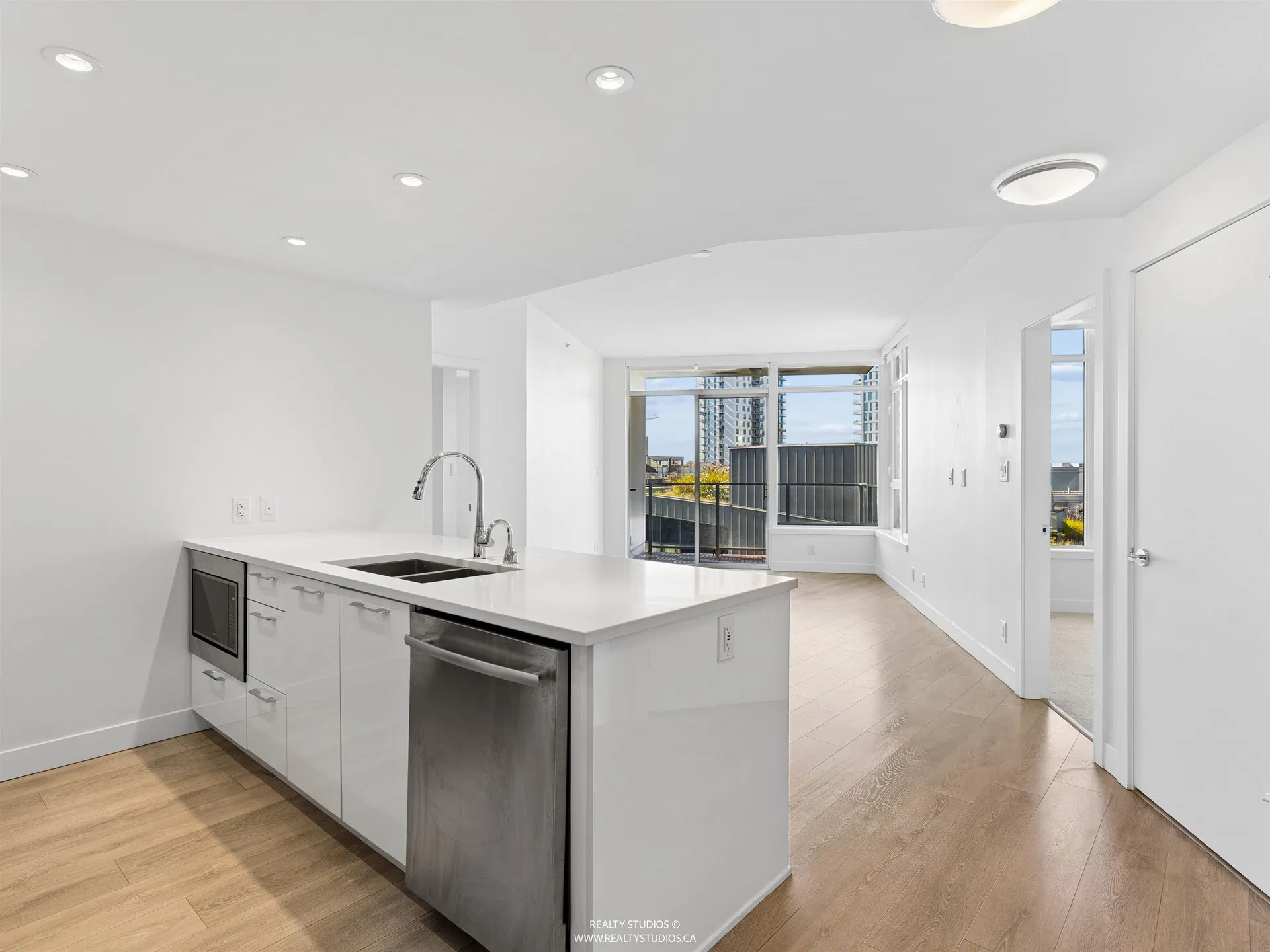 Photo 5 of 38 at #701 – 3557 Sawmill Crescent