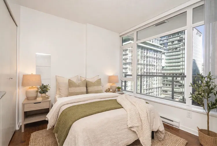 Photo 3 of 38 at #1303 – 480 Robson Street