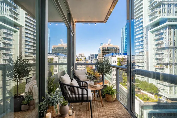 Photo 5 of 38 at #1303 – 480 Robson Street