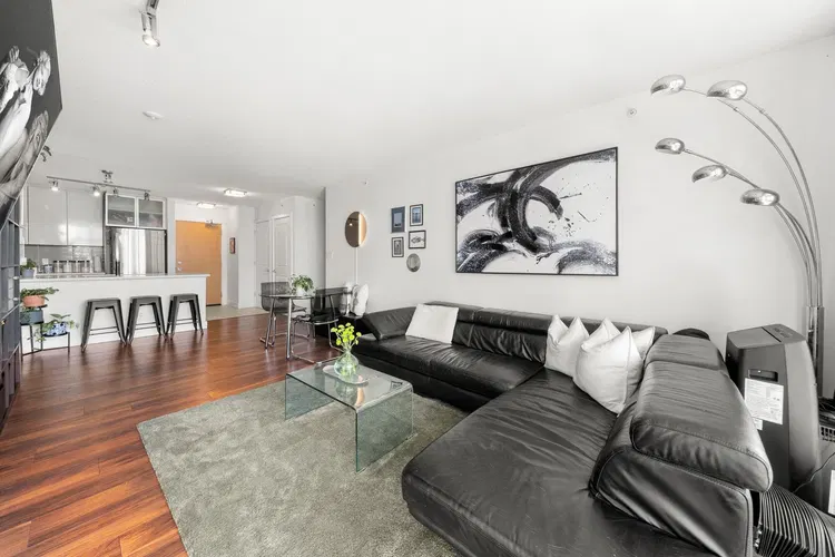 Photo 5 of 40 at #2601 – 2289 Yukon Crescent