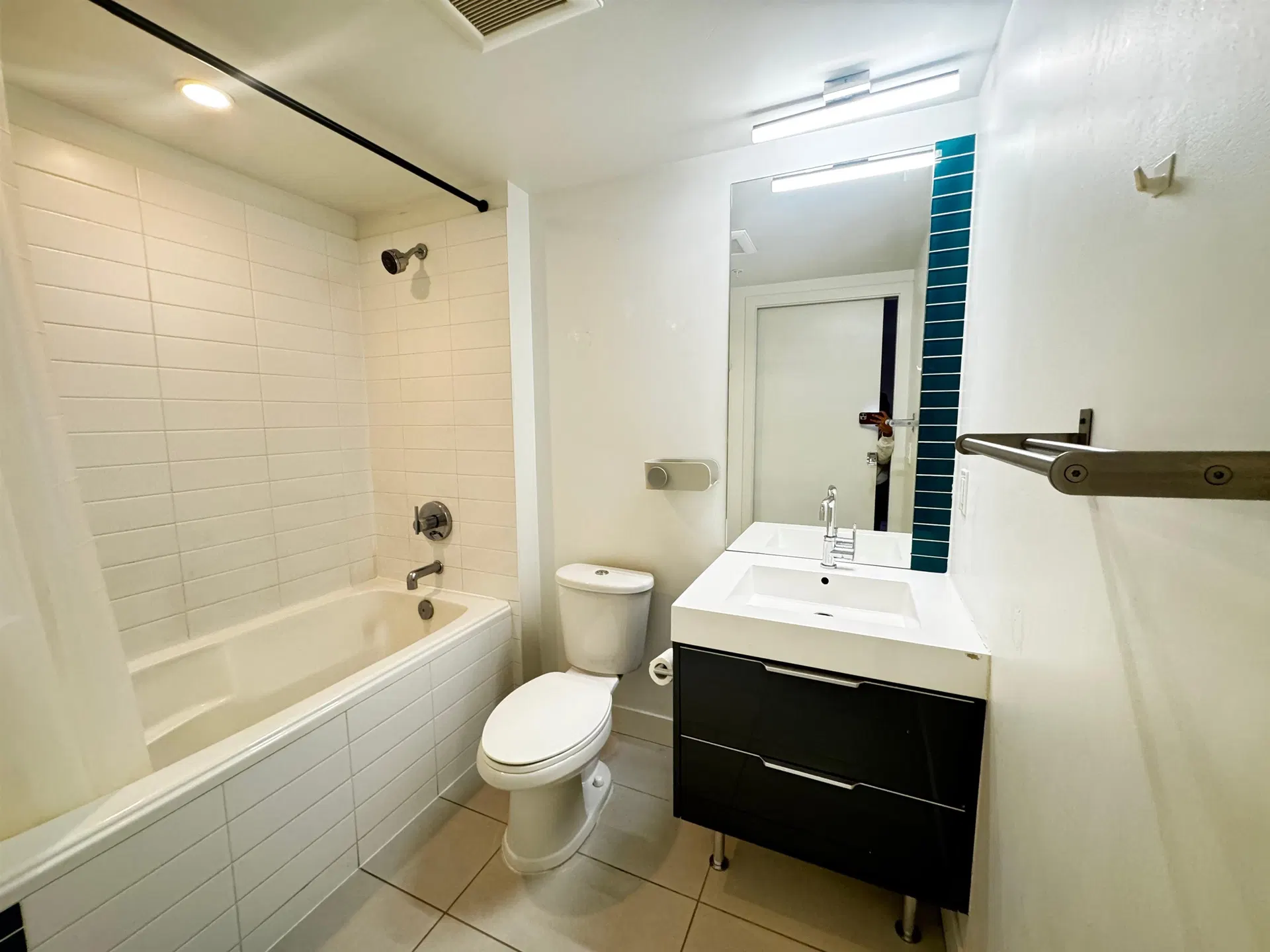 Photo 3 of 13 at #605 – 1325 Rolston Street