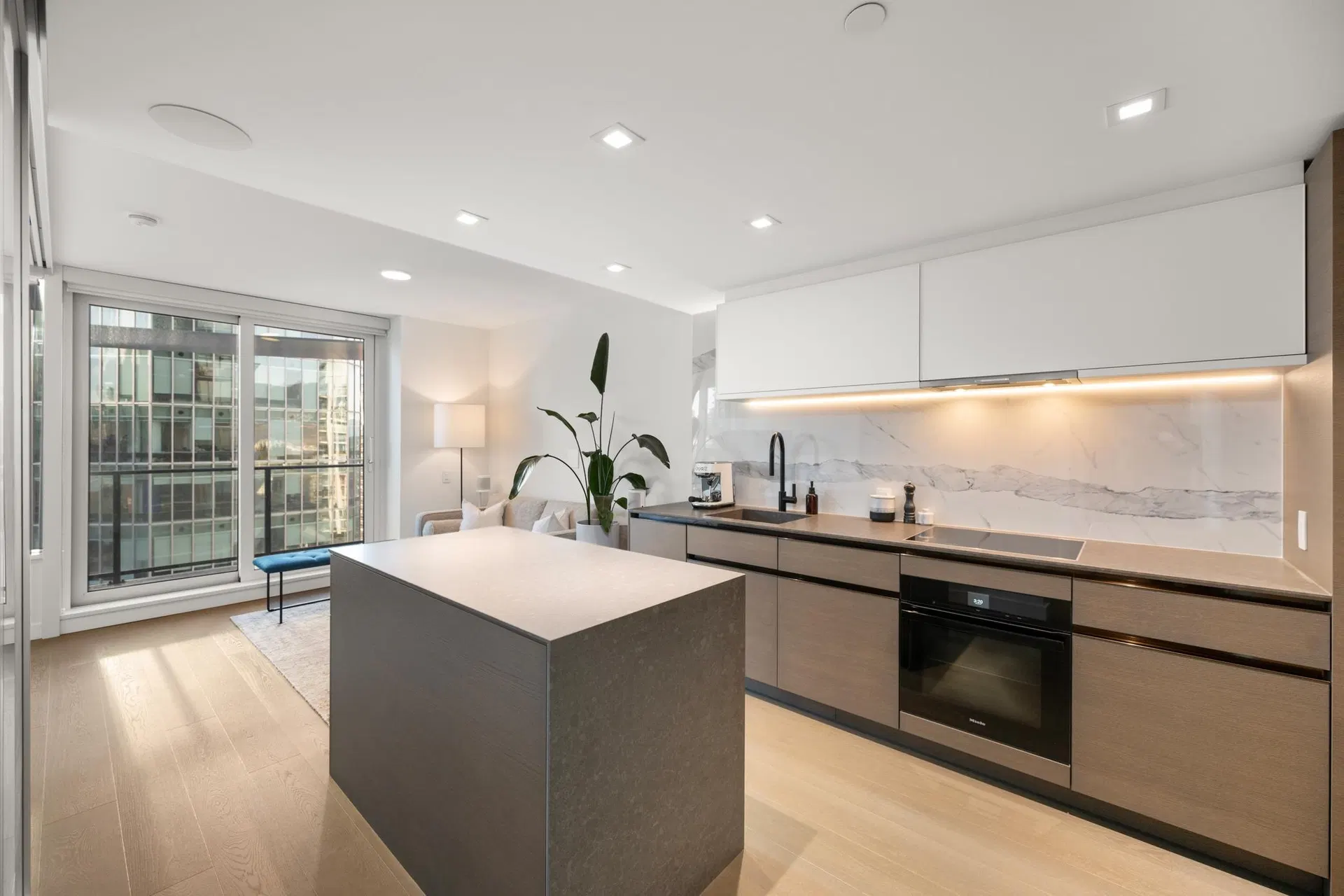 Photo 2 of 40 at #1404 – 620 Cardero Street