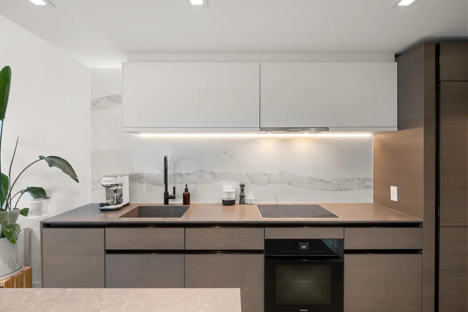 Photo 3 of 40 at #1404 – 620 Cardero Street