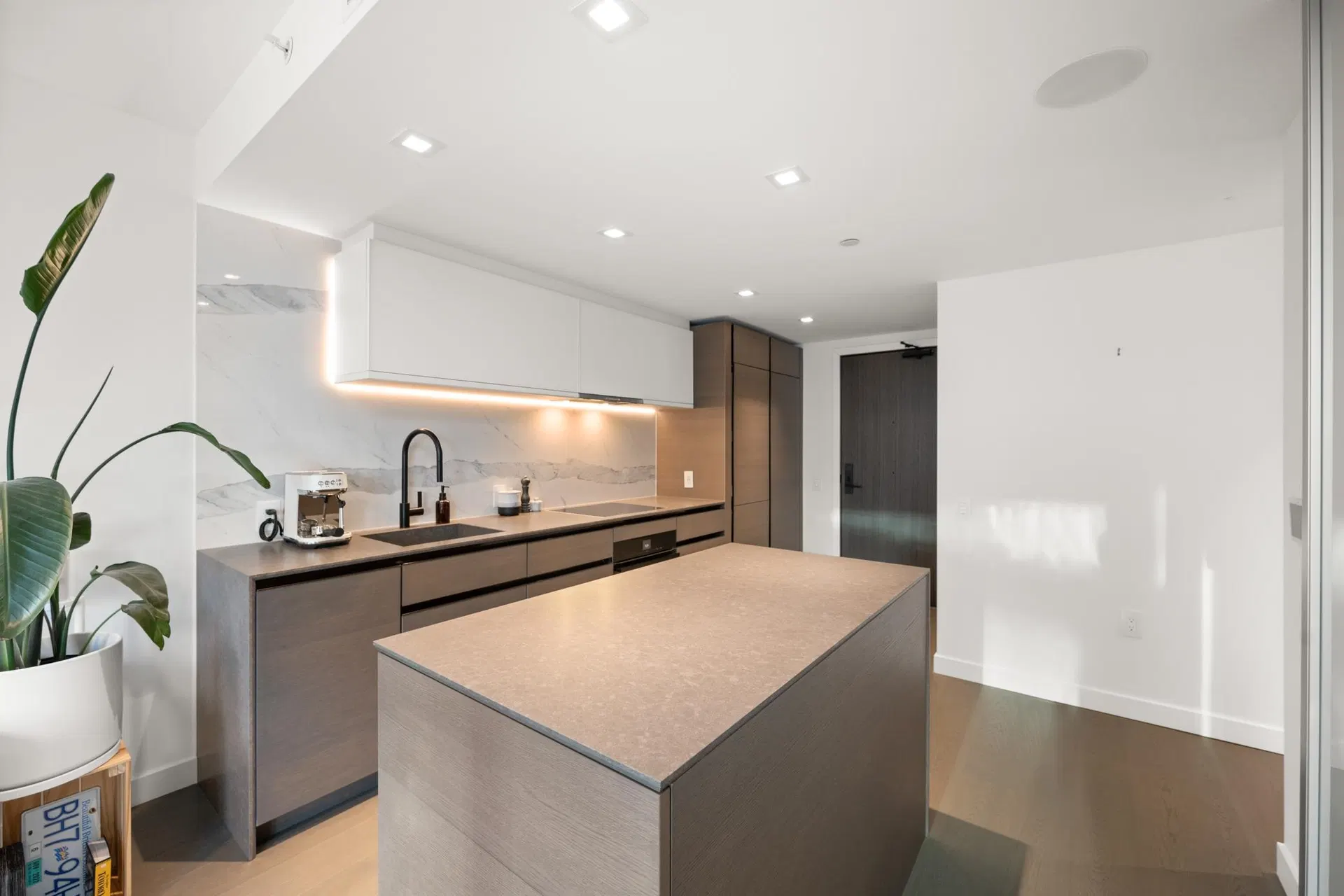 Photo 5 of 40 at #1404 – 620 Cardero Street