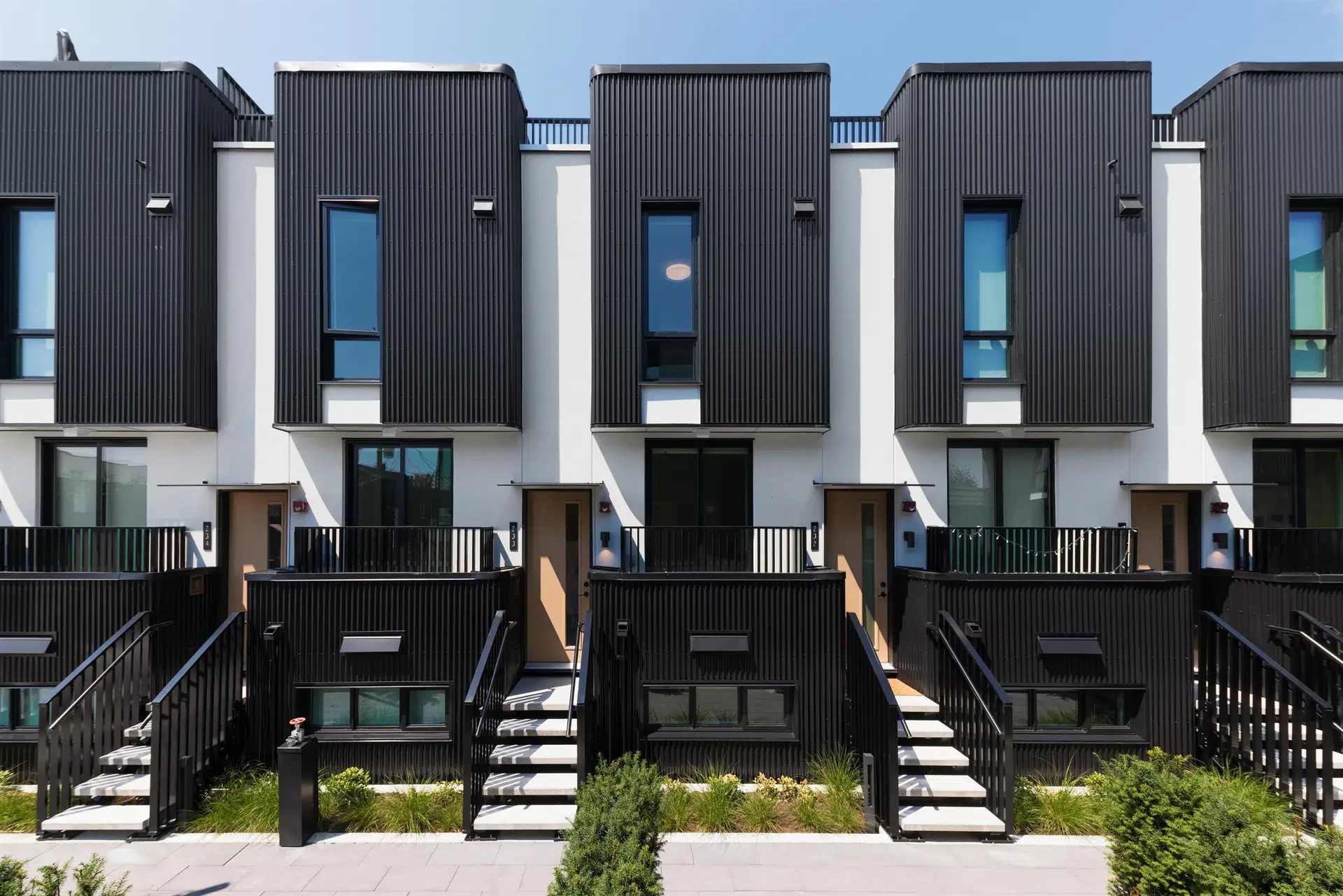 #233 – 2830 Nanaimo Street