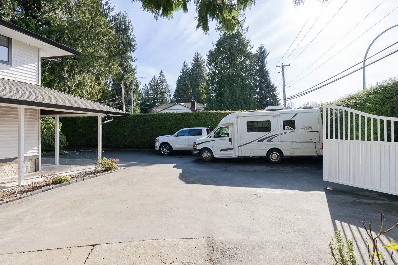 Photo 3 of 40 at 9252 204 Street