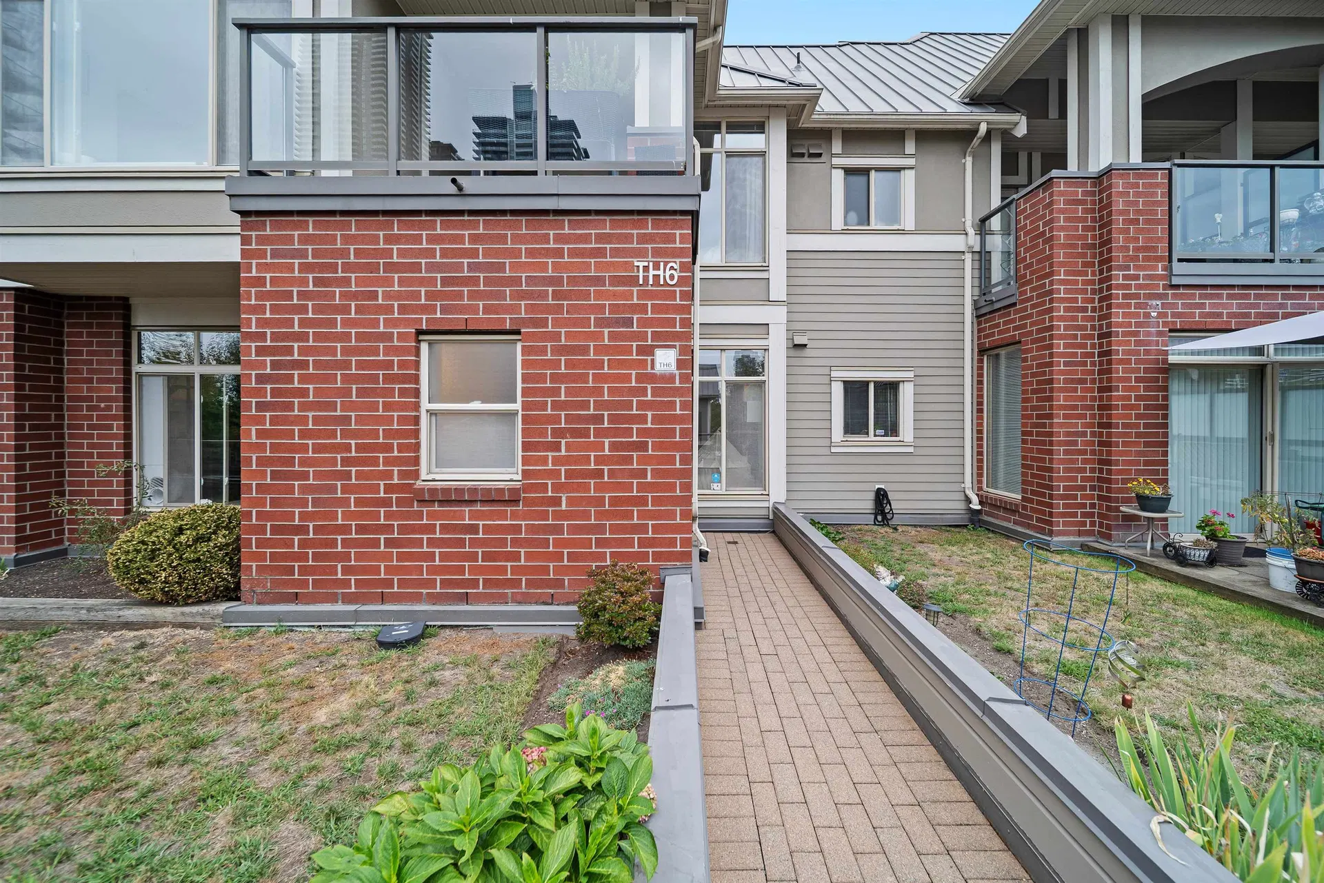 Photo 3 of 40 at #6 – 4132 Halifax Street