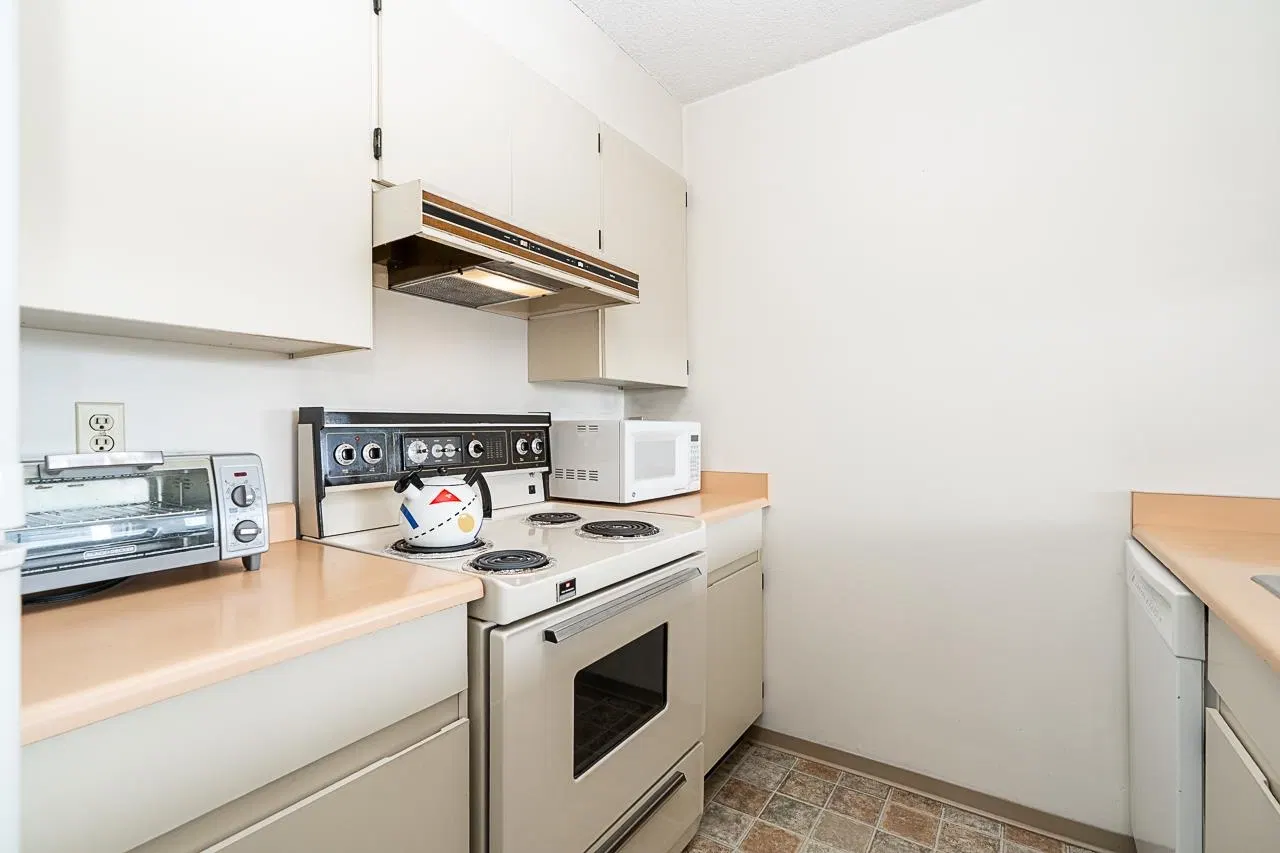 Photo 5 of 38 at #1507 – 9521 Cardston