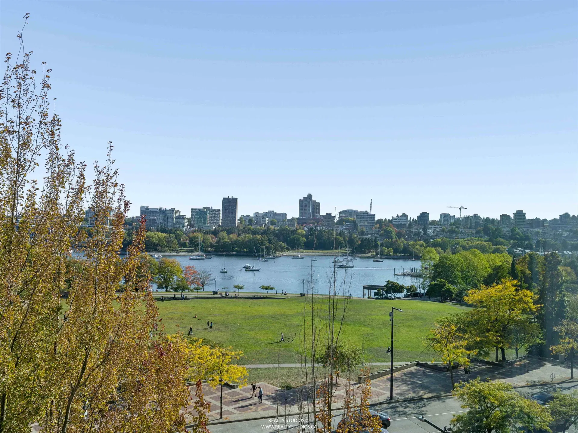Photo 1 of 36 at #705 – 388 Drake St