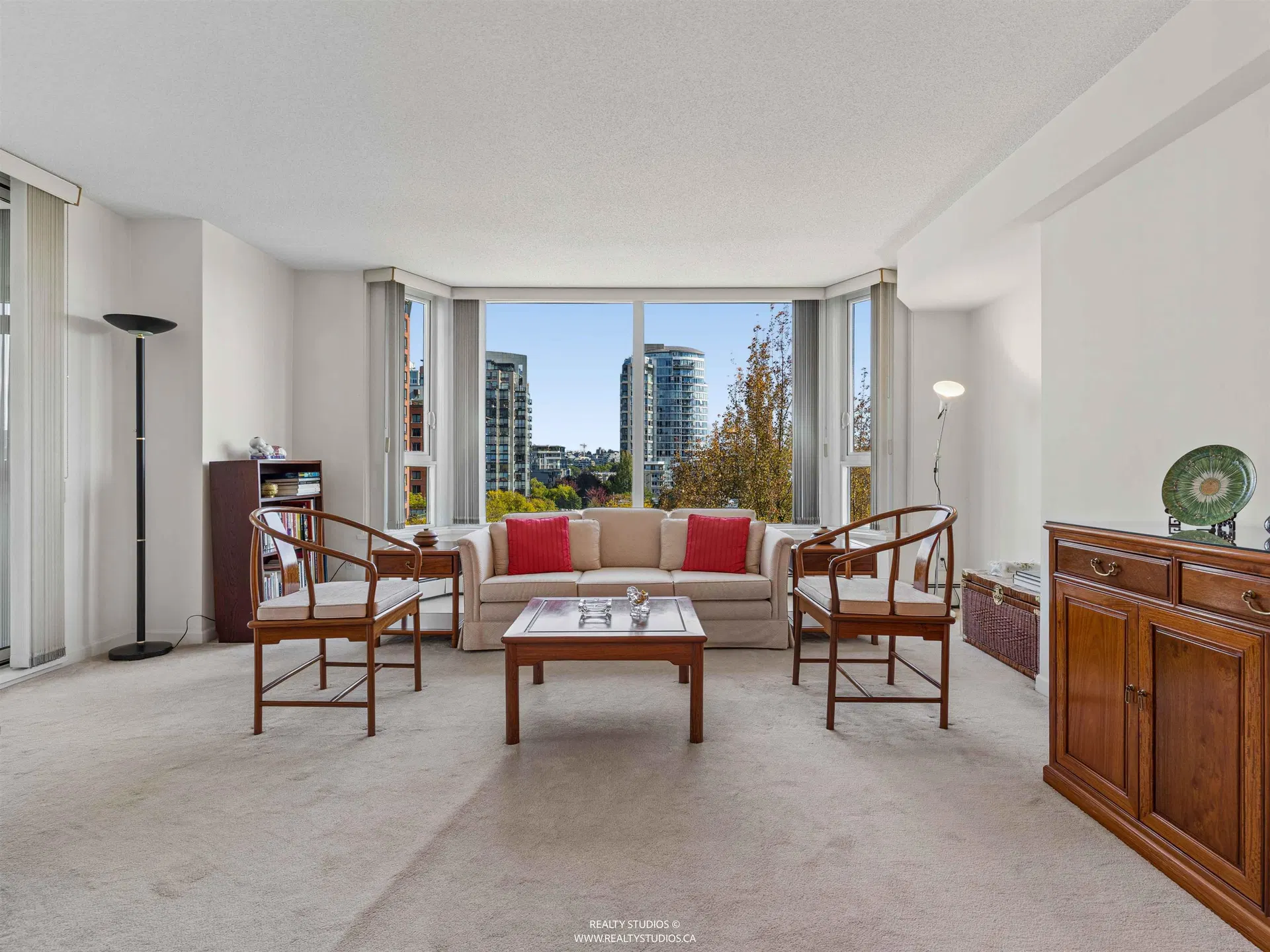 Photo 5 of 36 at #705 – 388 Drake St