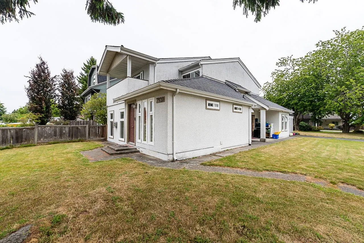 Photo 4 of 36 at 7920 Frobisher Drive
