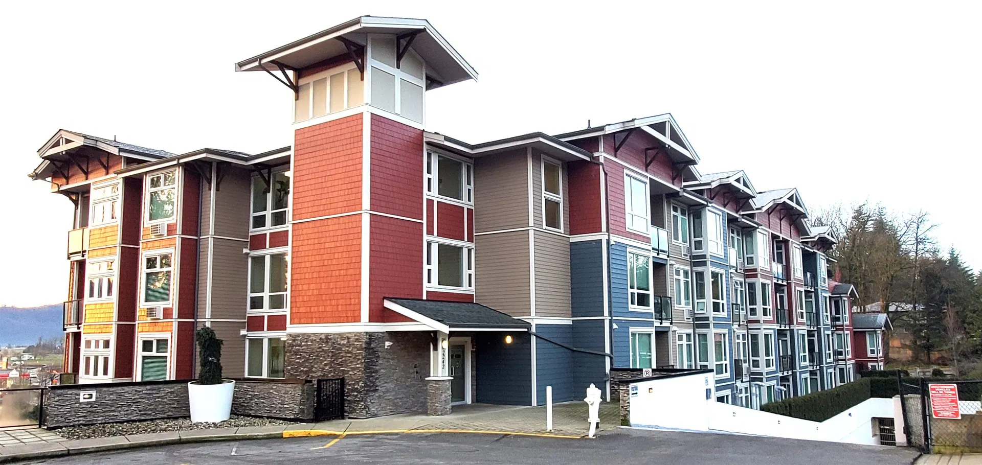 #409 – 2242 Whatcom Road