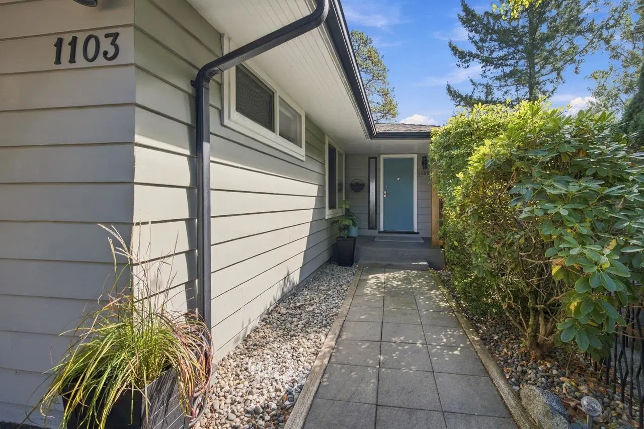 Photo 4 of 40 at 1103 Cloverley Street