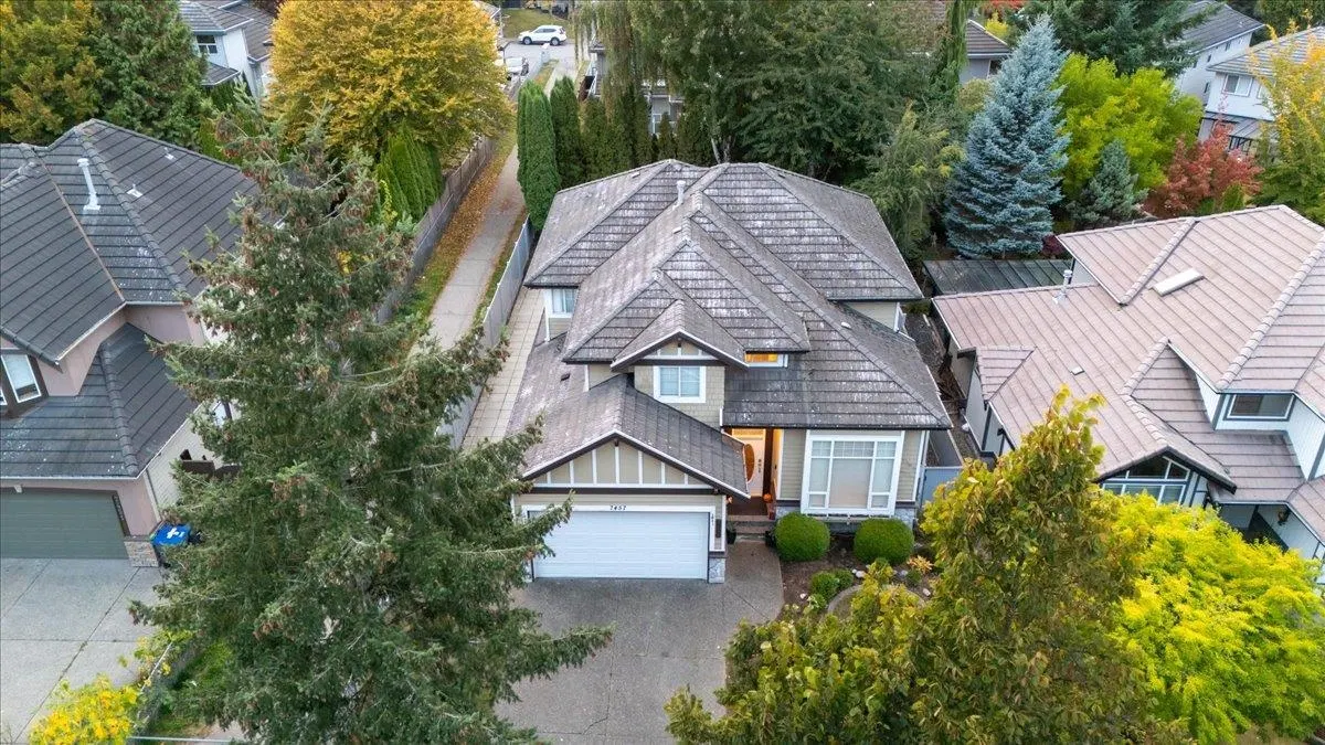 Photo 3 of 39 at 7457 146th Street