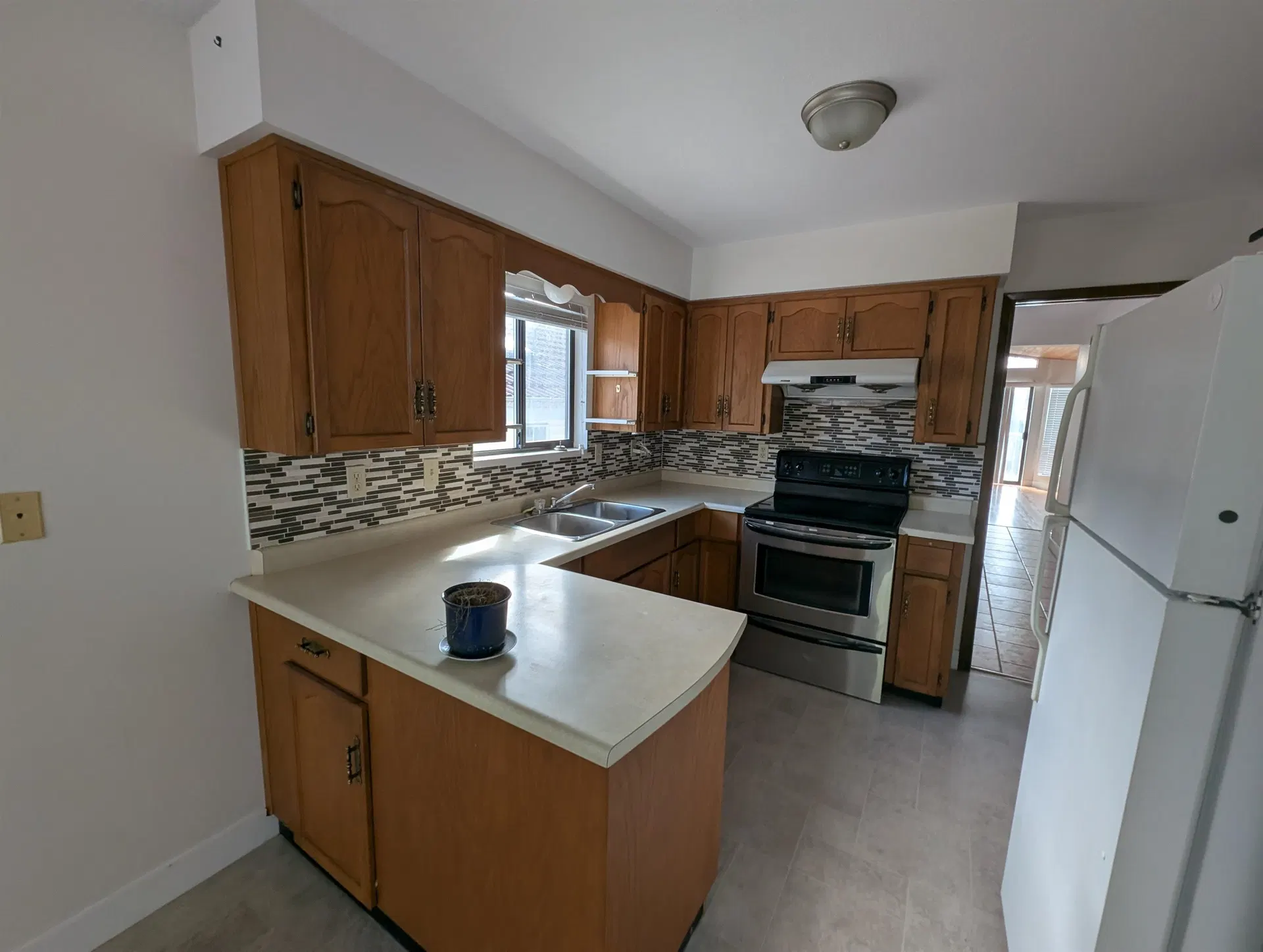 Photo 2 of 23 at 2759 Euclid Avenue
