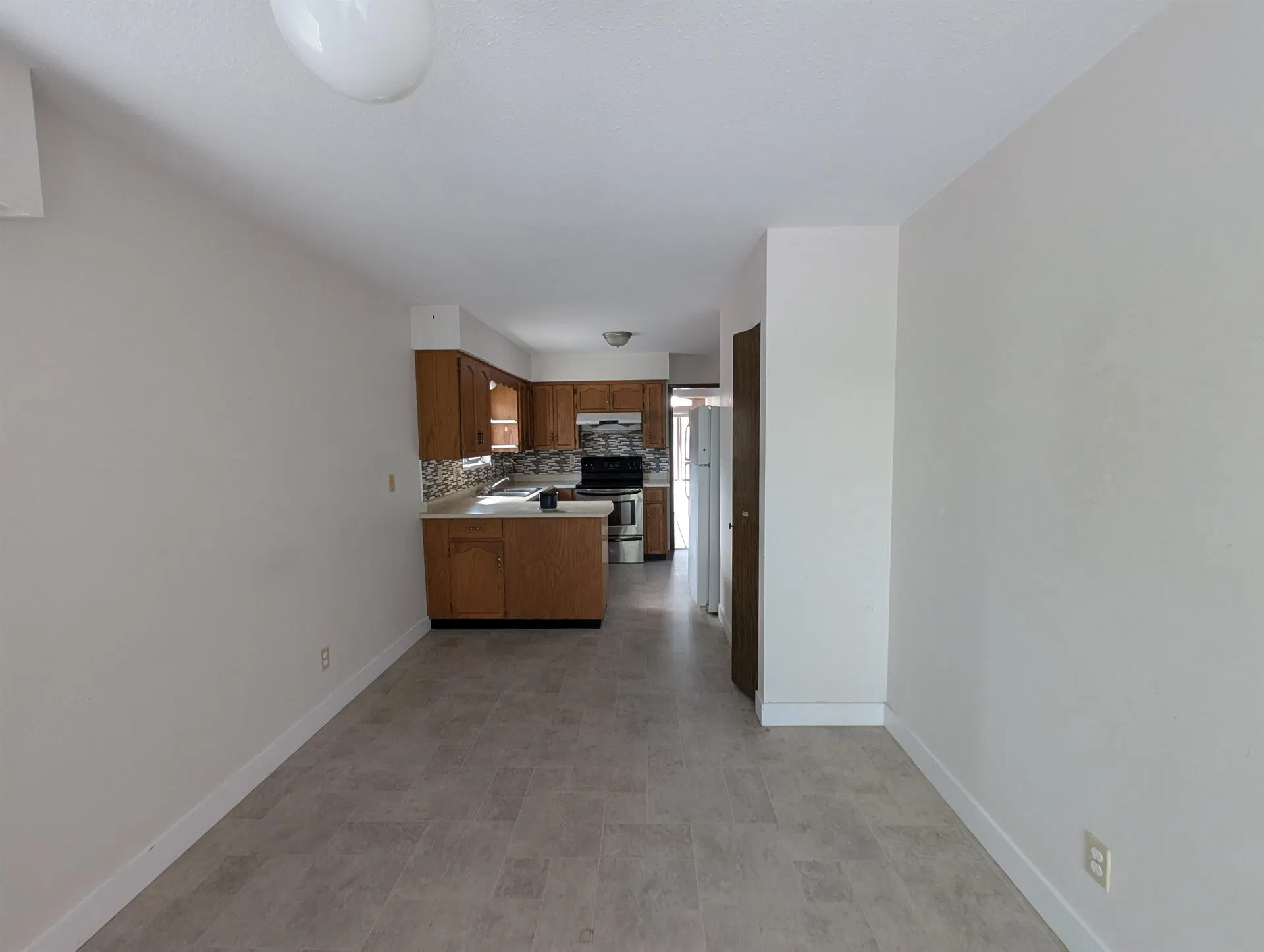Photo 3 of 23 at 2759 Euclid Avenue
