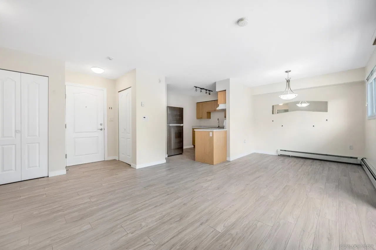 Photo 2 of 25 at #103 – 14881 Marine Drive Drive