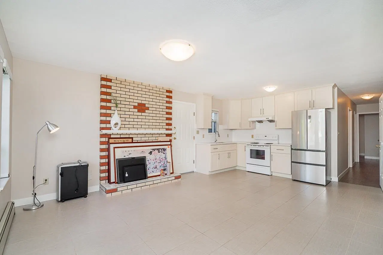 Photo 5 of 40 at 2692 E 46th Avenue