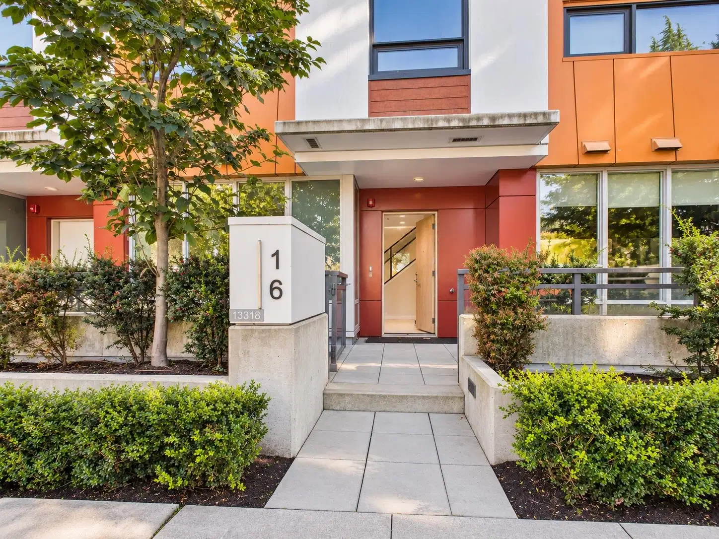 TH16 – 13318 104 Avenue