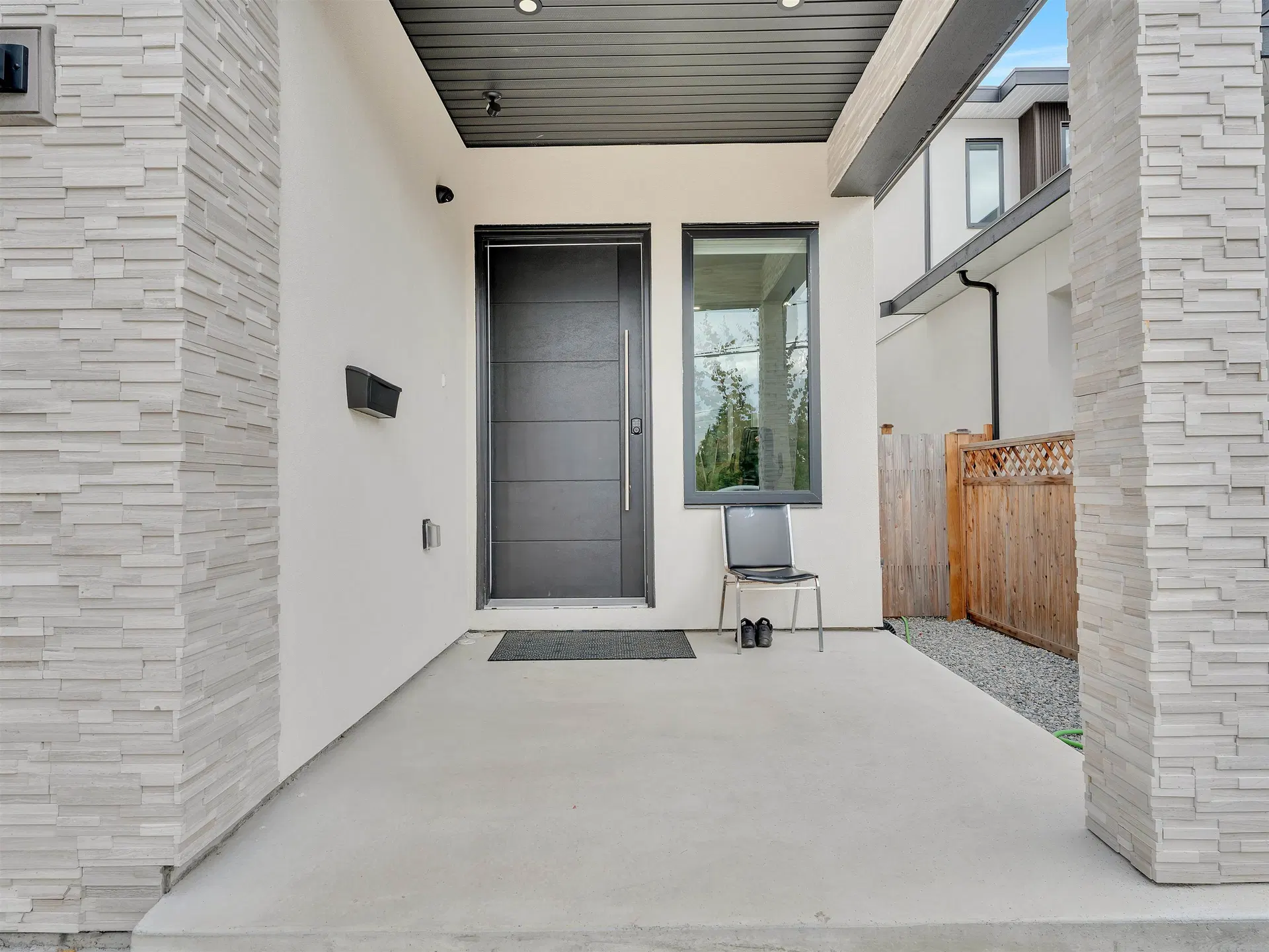 Photo 3 of 40 at 11553 75a Avenue