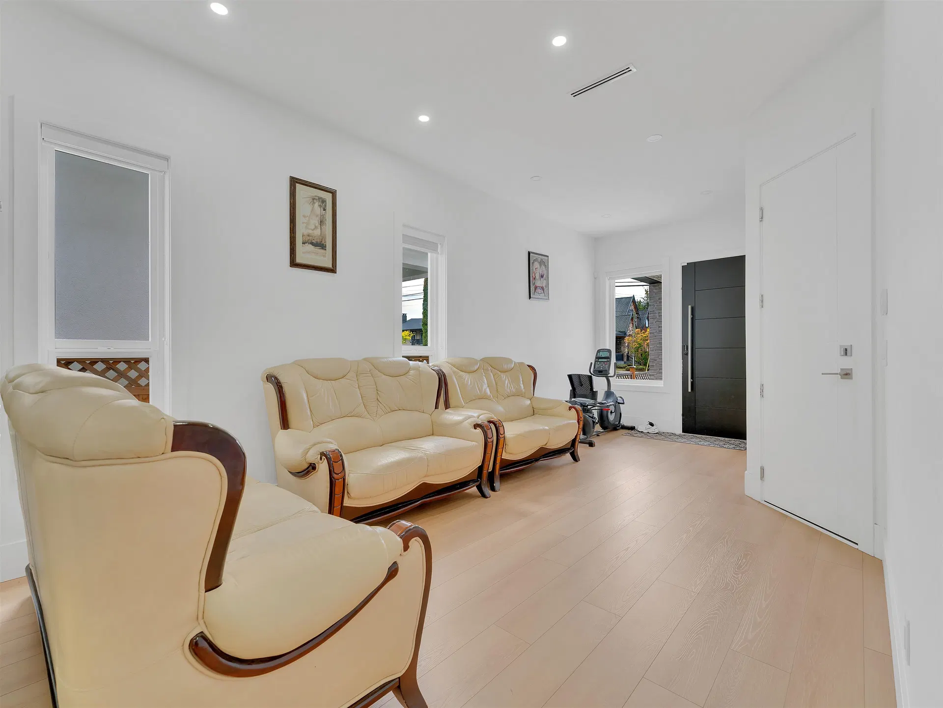 Photo 4 of 40 at 11553 75a Avenue