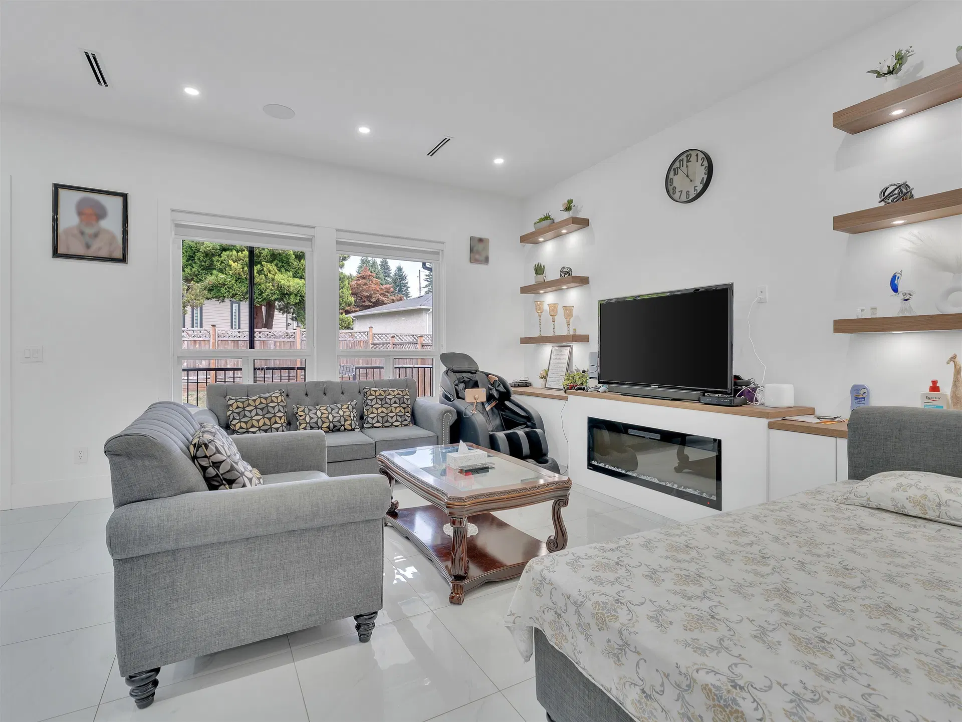 Photo 5 of 40 at 11553 75a Avenue